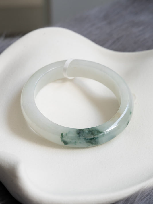 54.7mm White with Scenic Floating Flowers