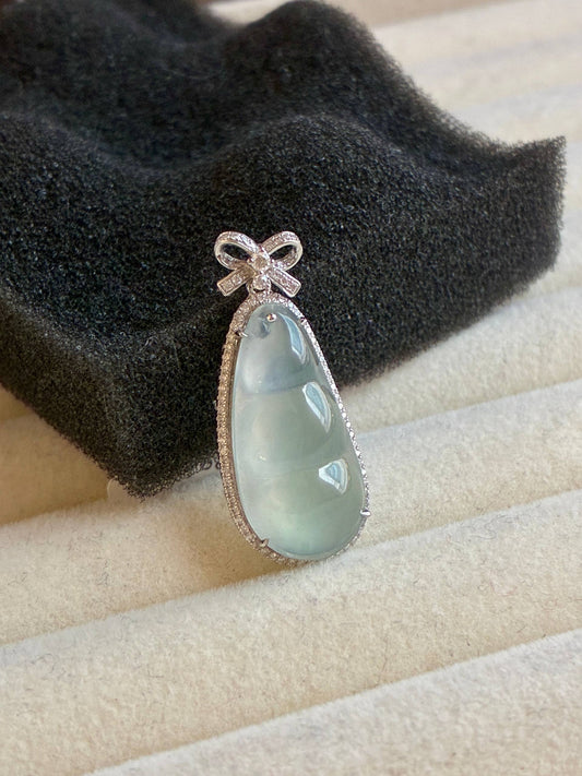 18K Glowy Lucky Bean in Faint Bluish Green