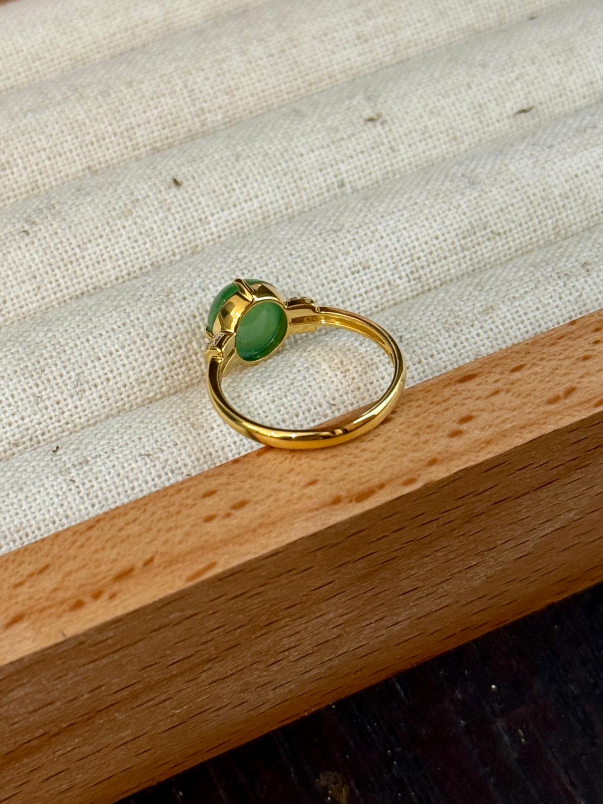 18K Glowy Vivid Apple Green Ring (EU47)