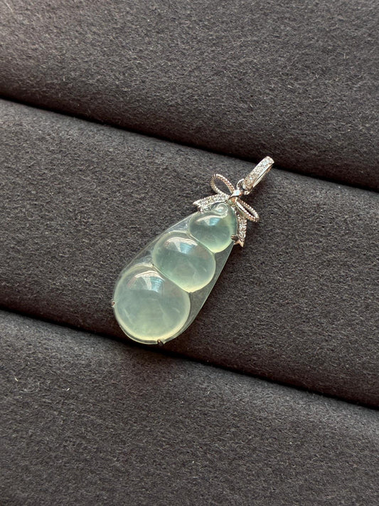 18K Glowy Lucky Bean in Faint Green