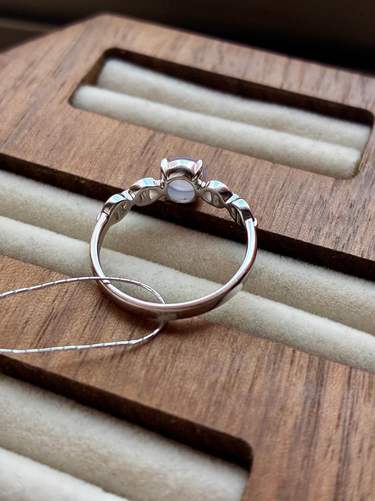 18K Glowy Lilac Chain Ring