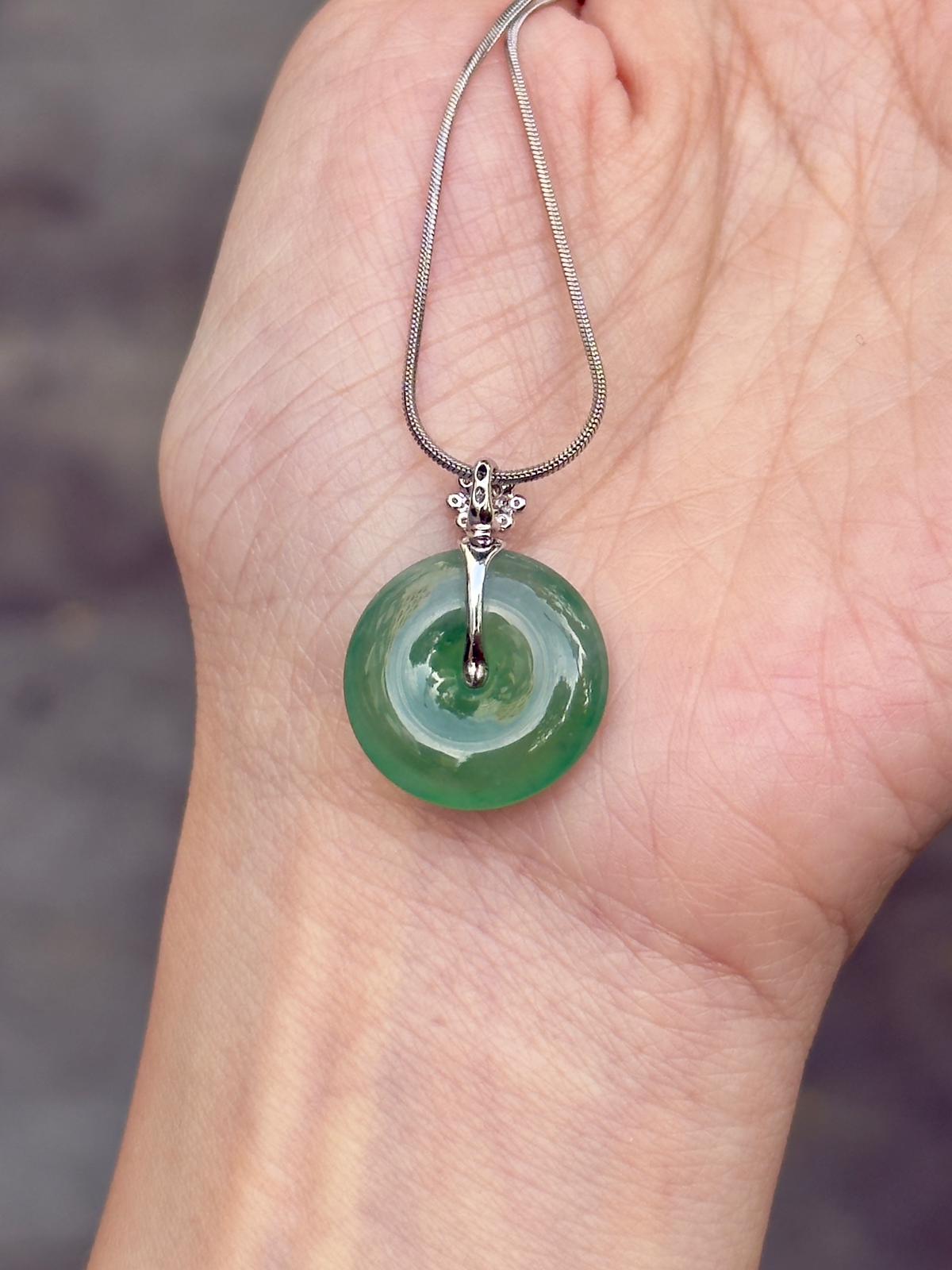 18K Icy Sweet Lake Green Pendant in White Gold