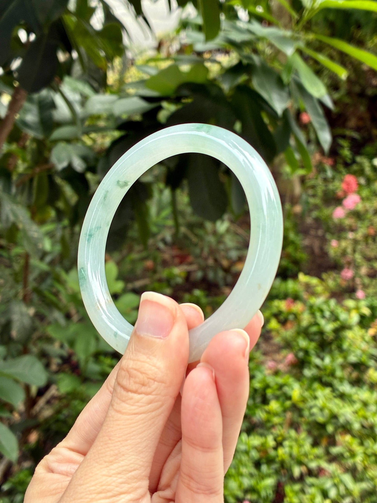 57.8mm Icy Glowy White Florals (Premium!)