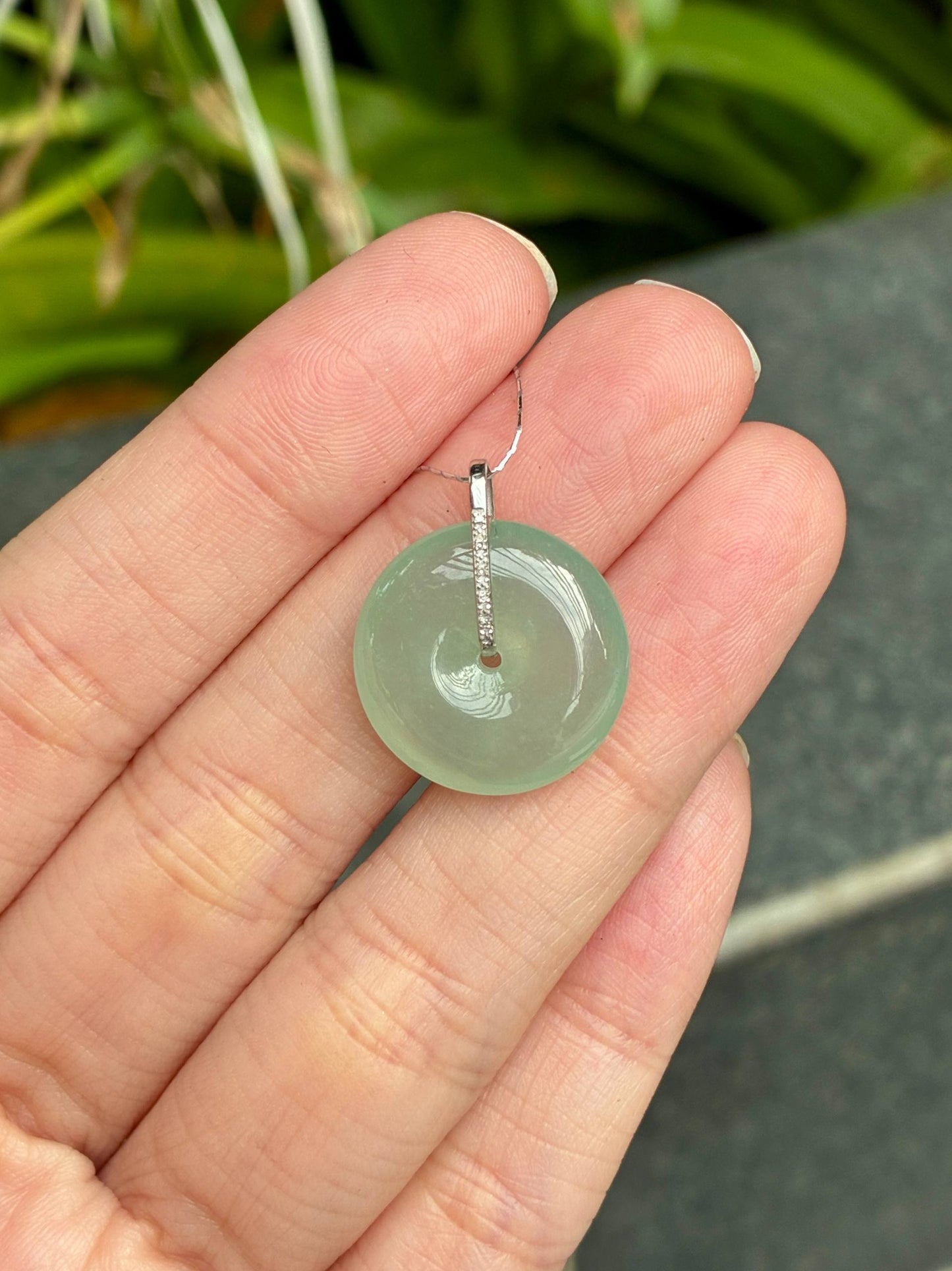 (Weekly Find!) 18K Icy Bluish Green Donut Pendant