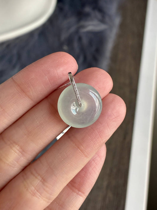 18K Icy Near Colorless Donut Pendant