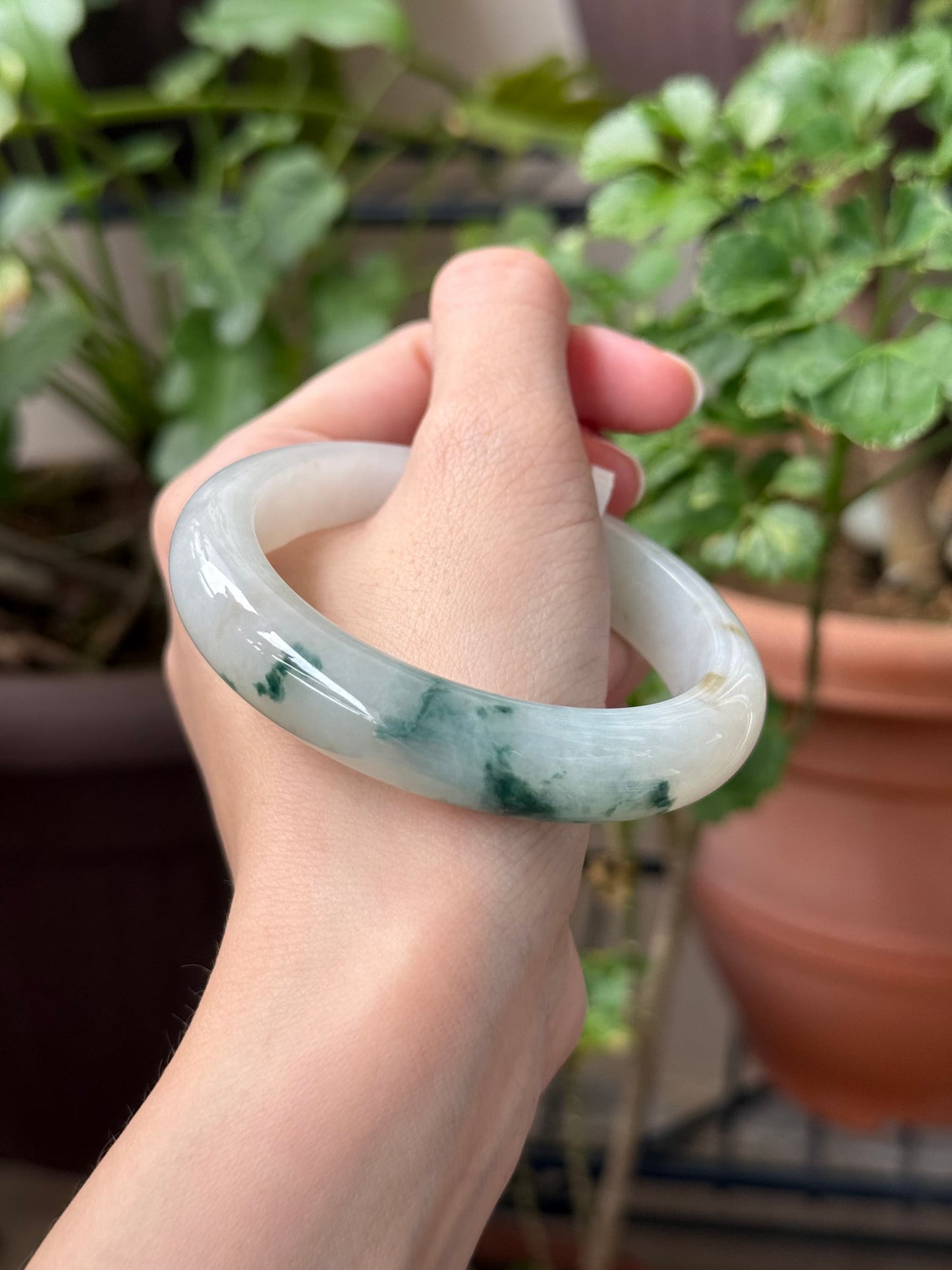 54.7mm White with Scenic Floating Flowers