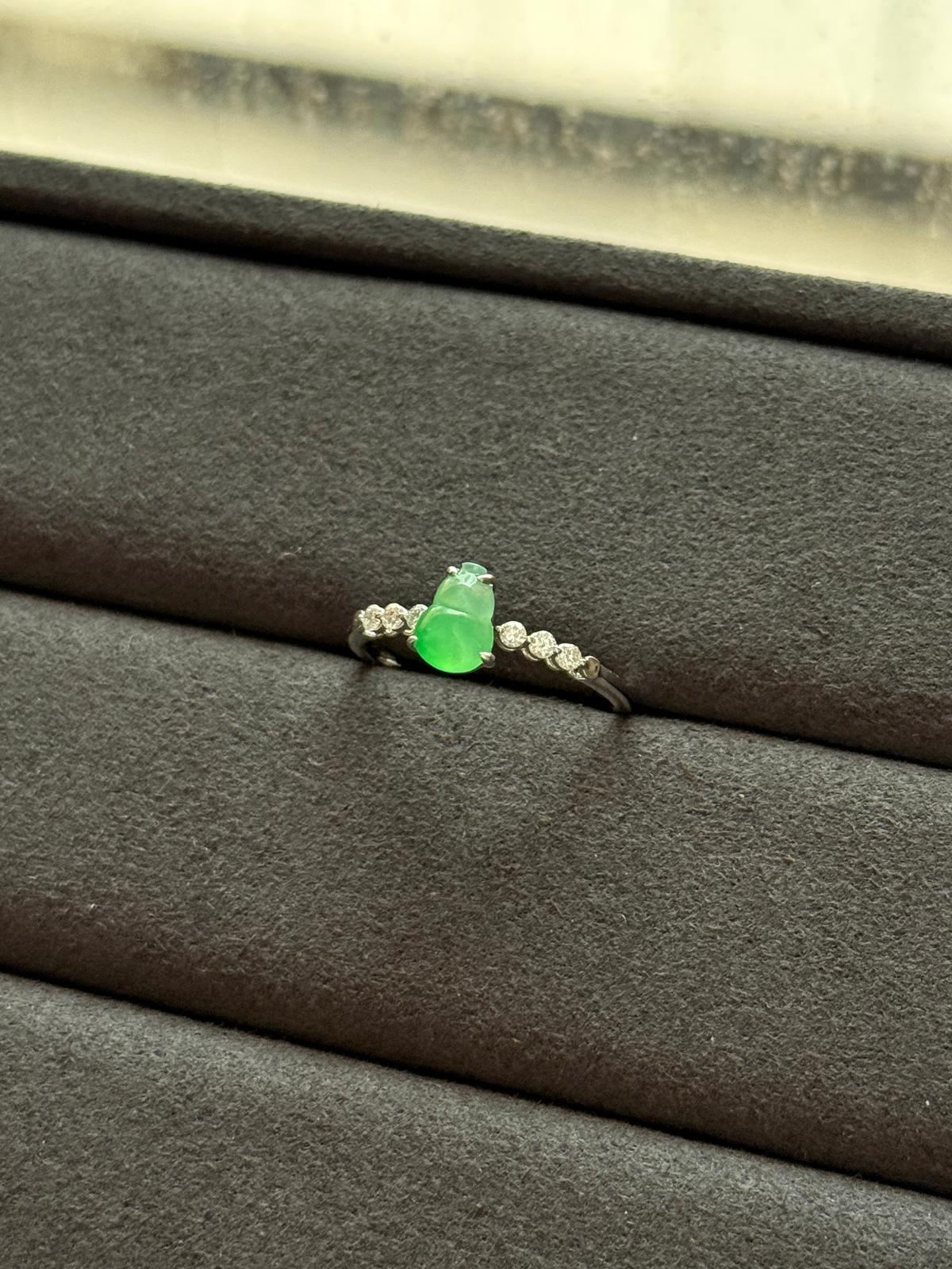 18K Icy Glowy Green Hulu Ring (Collector's Series)