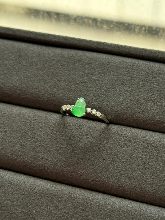 18K Icy Glowy Green Hulu Ring (Collector's Series)