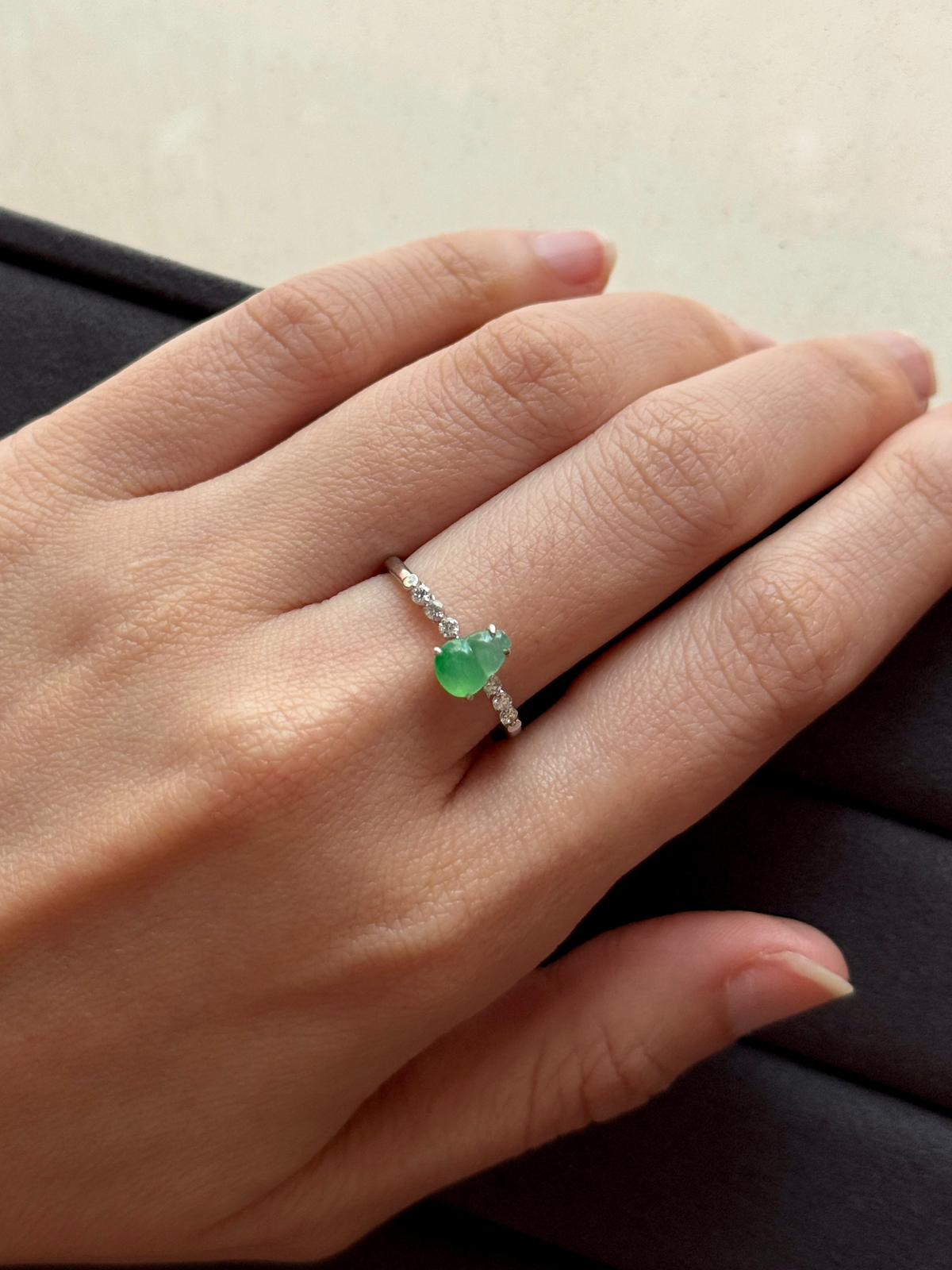 18K Icy Glowy Green Hulu Ring (Collector's Series)