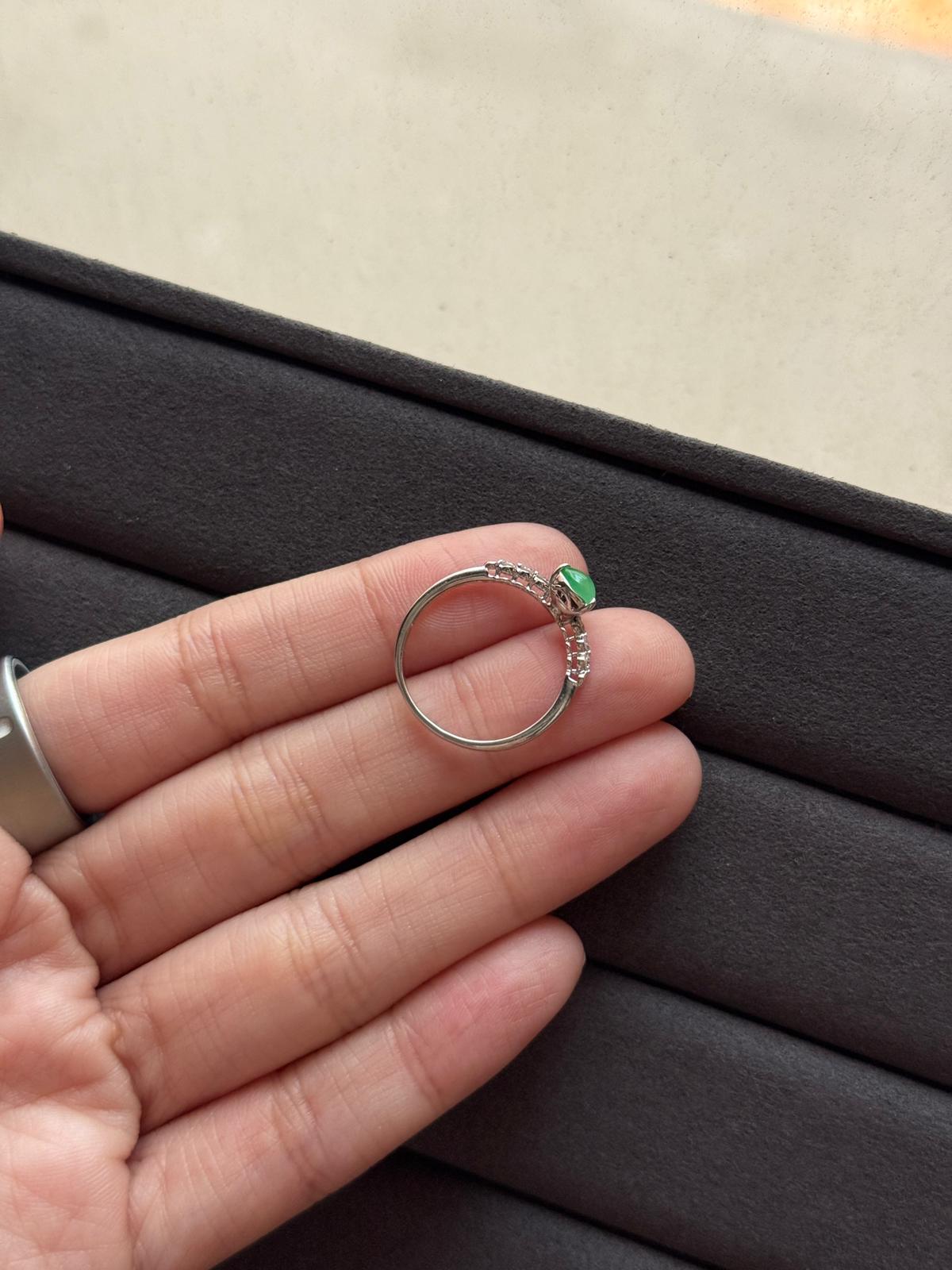 18K Icy Glowy Green Hulu Ring (Collector's Series)