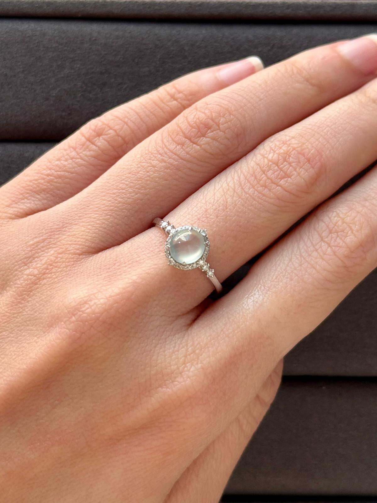 18K Sunburst Halo Ring (Glassy Variety)