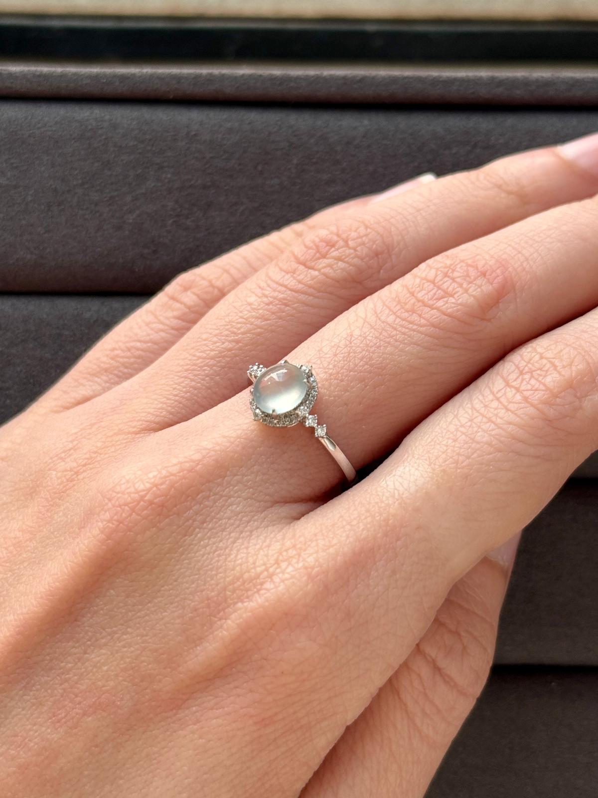 18K Sunburst Halo Ring (Glassy Variety)