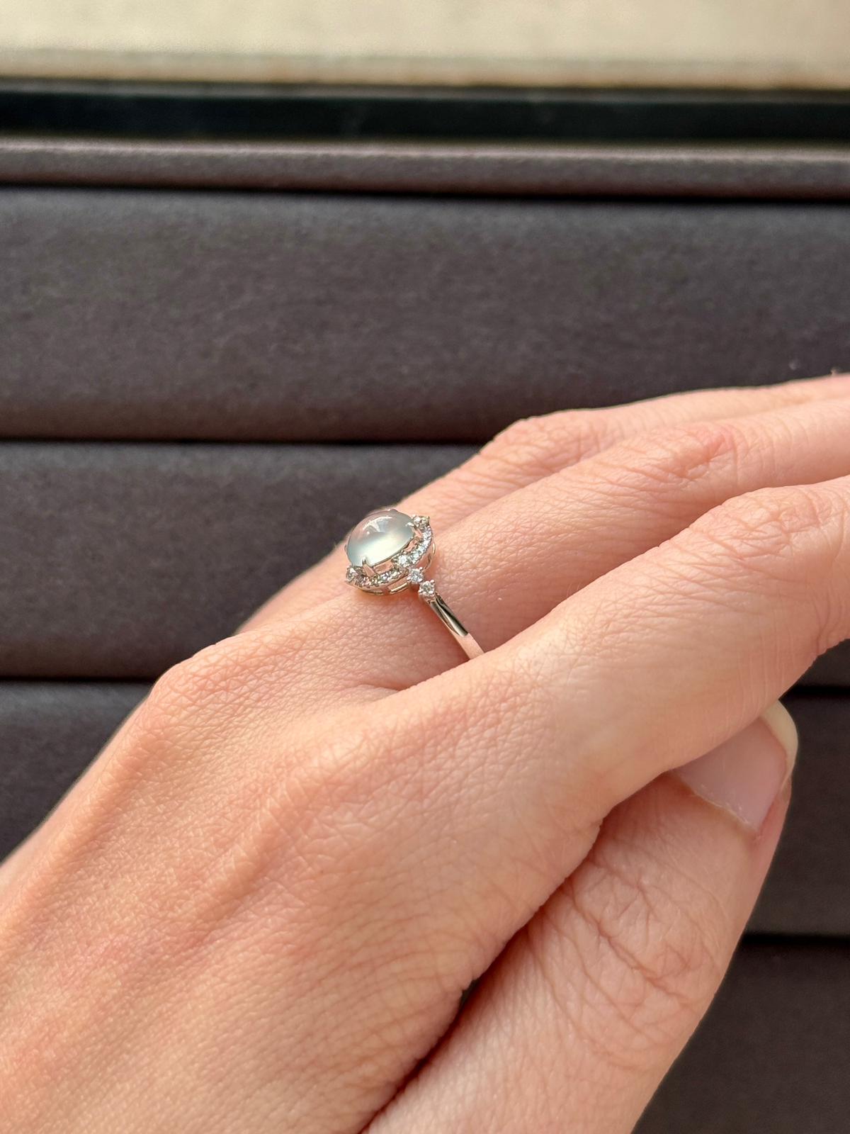 18K Sunburst Halo Ring (Glassy Variety)