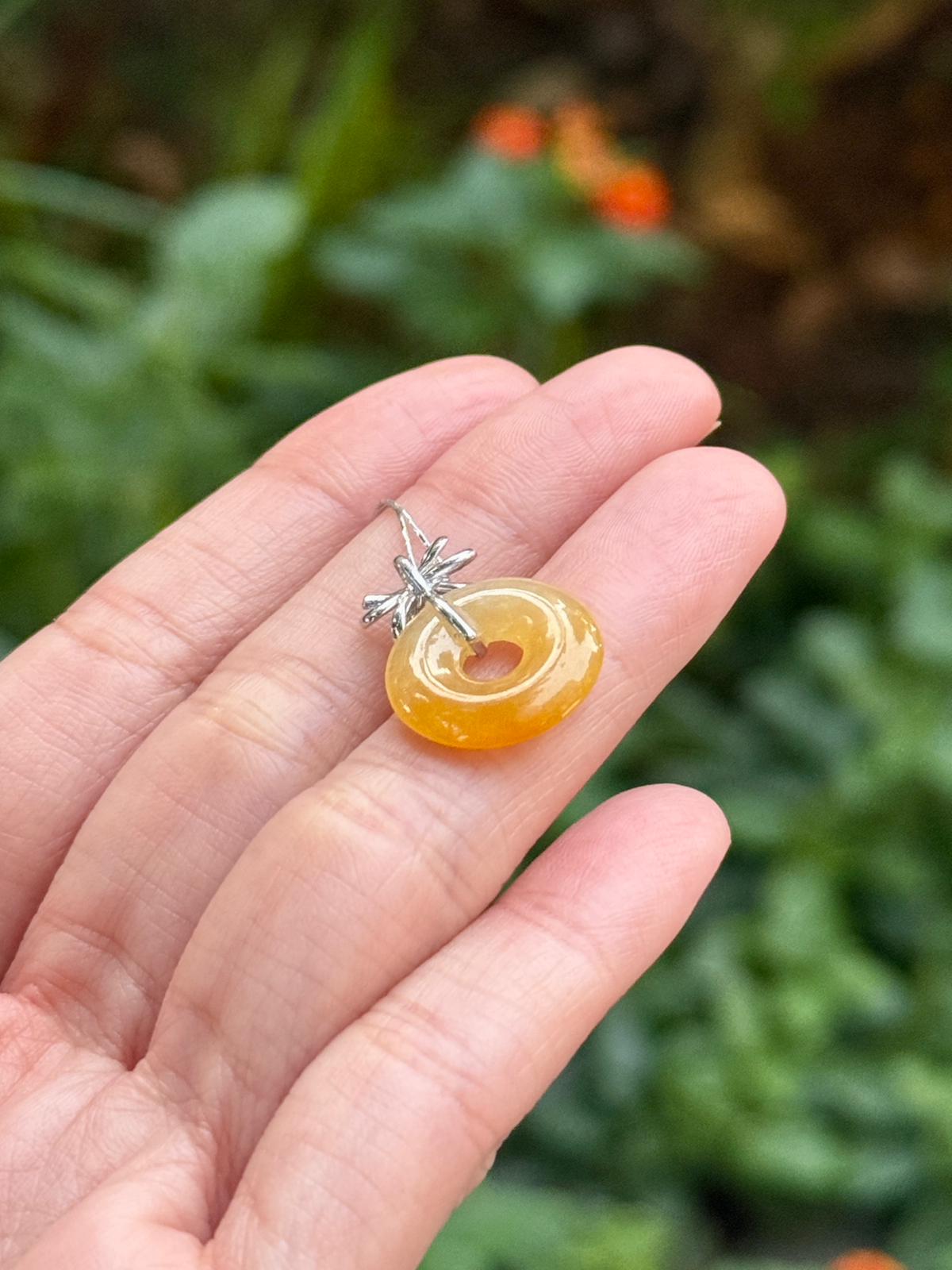 18K Icy Yellow Ribbon Donut Pendant
