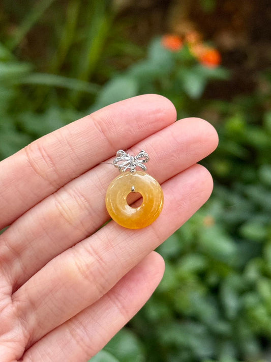 18K Icy Yellow Ribbon Donut Pendant