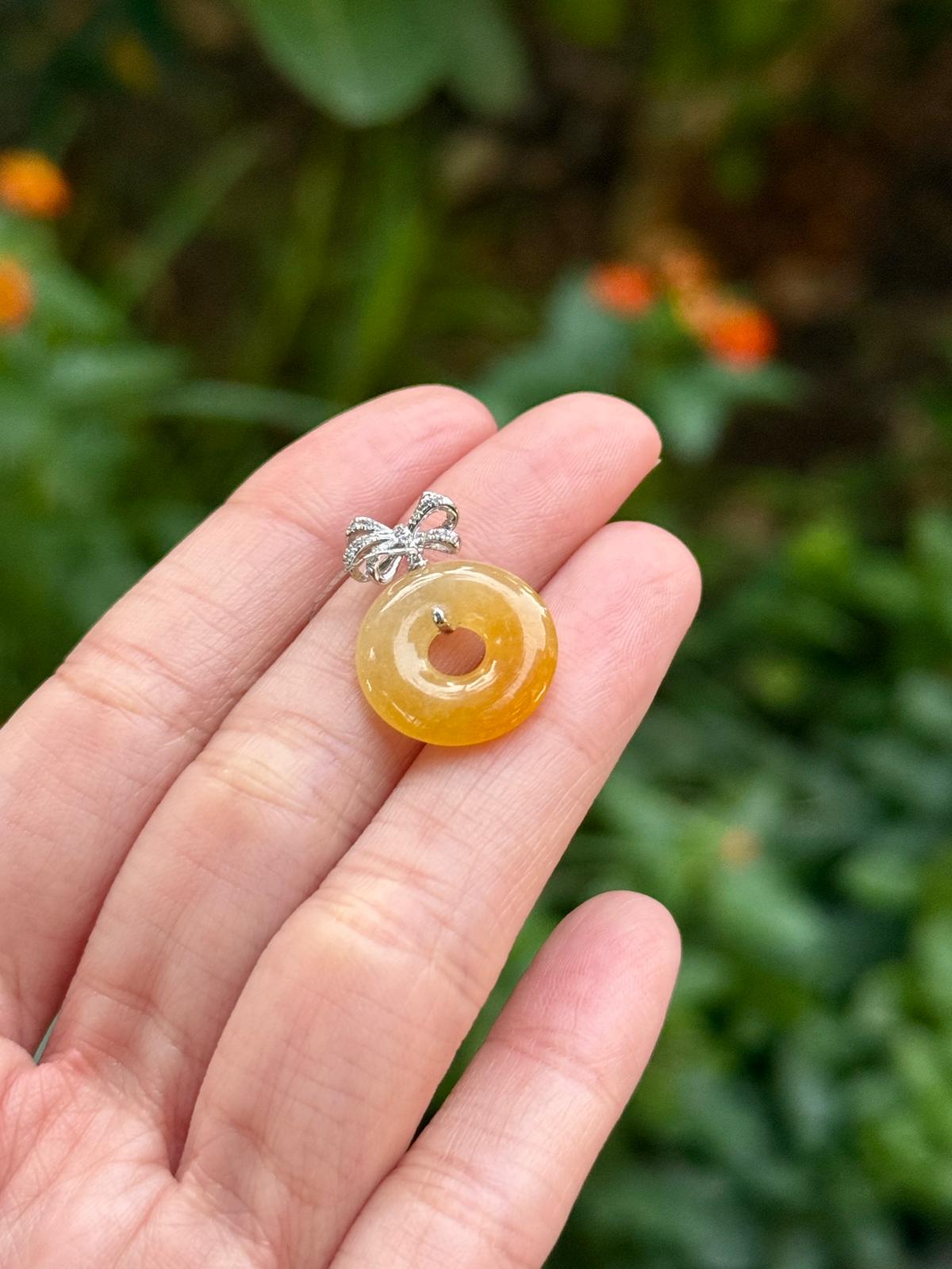 18K Icy Yellow Ribbon Donut Pendant