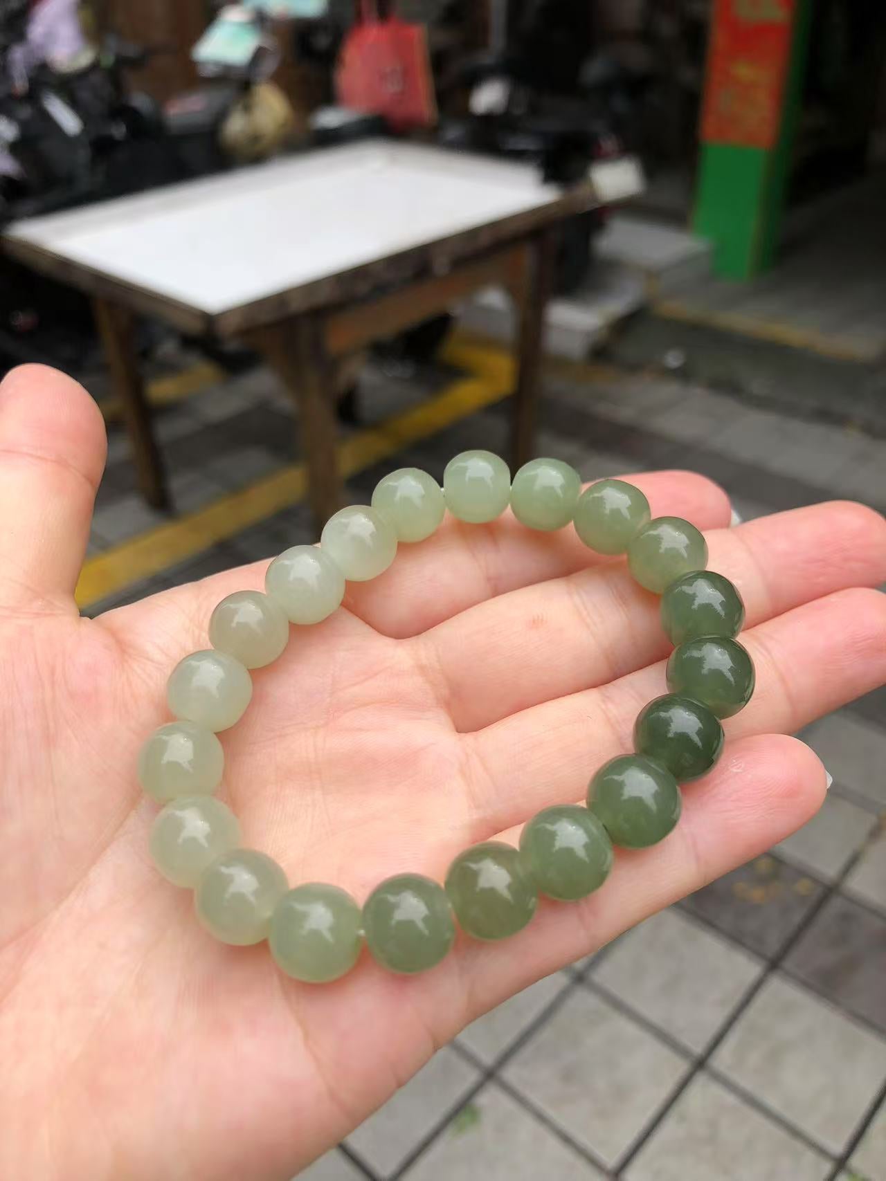 10mm Nephrite Jade Gradient Barrel Bracelet