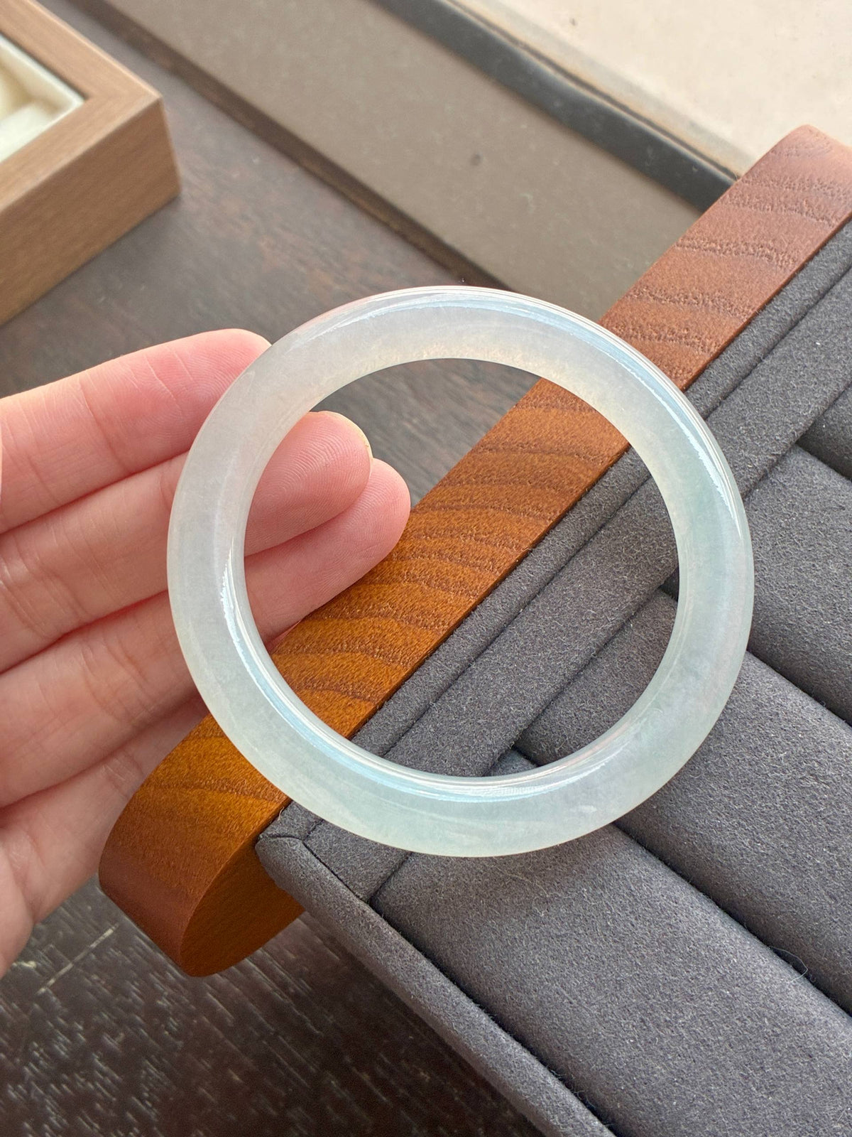 52.3mm Icy Glowy Faint Mint Near Colorless