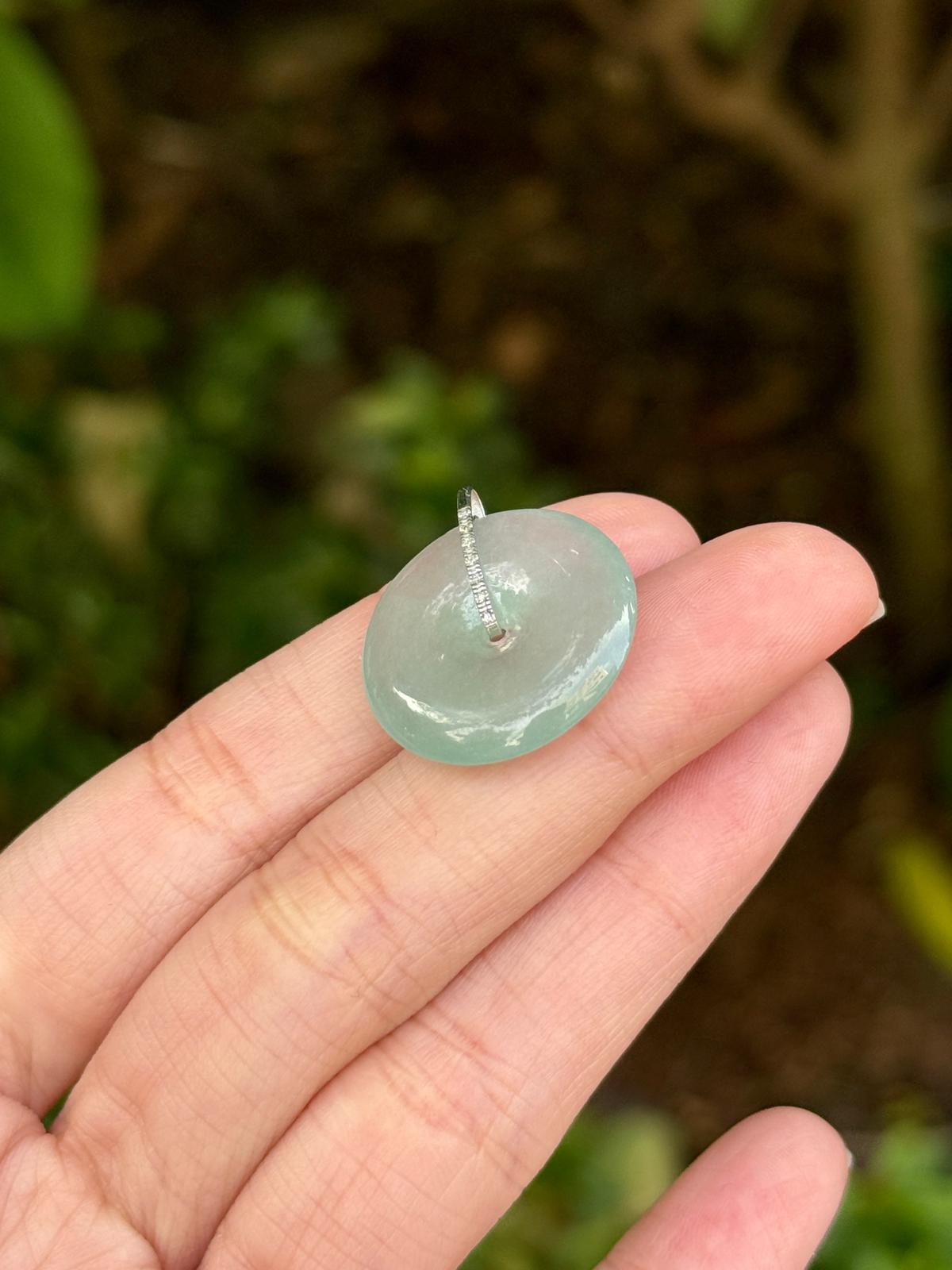 18K Icy Bluish Green Donut Pendant (2cm)