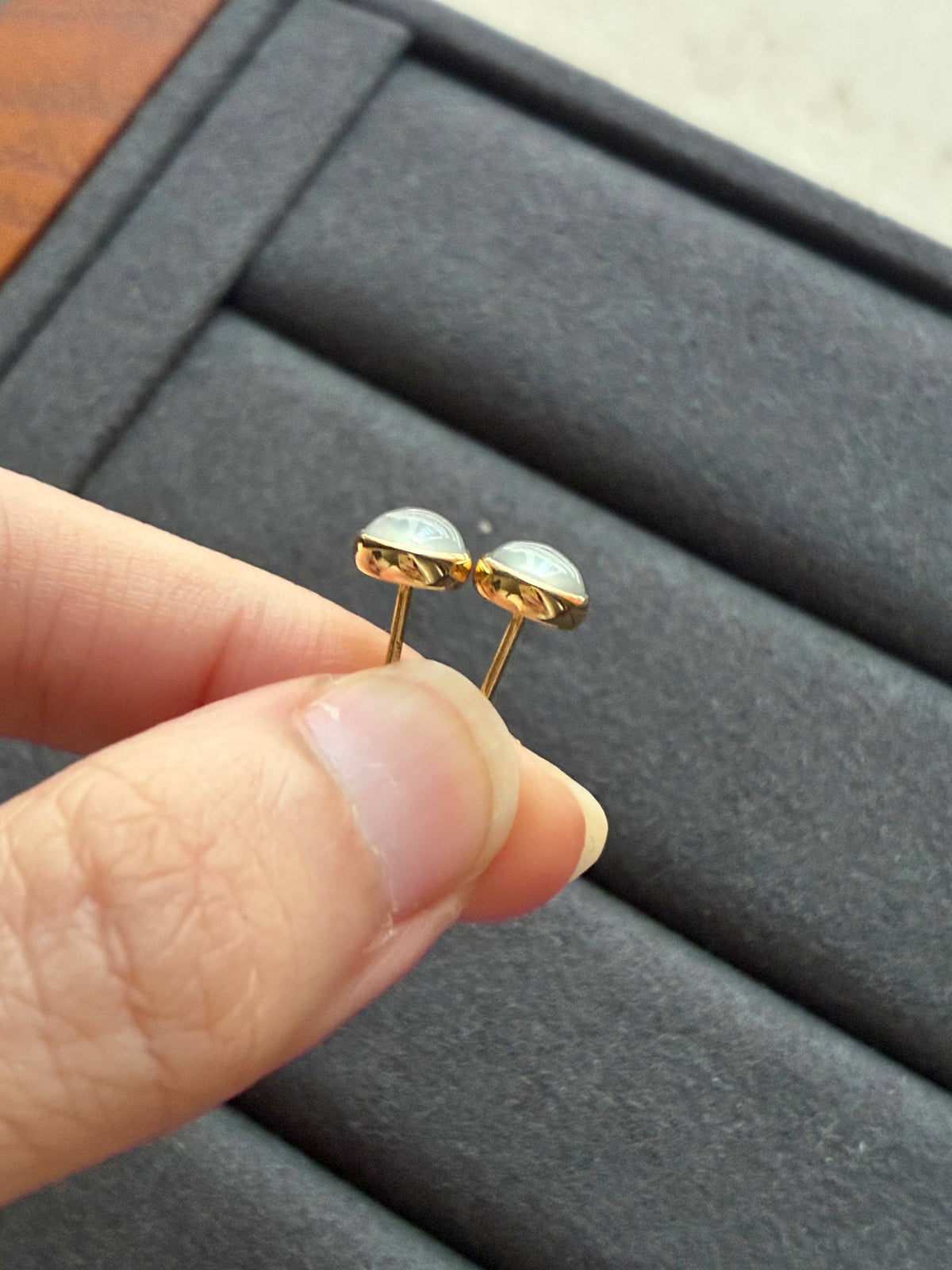 18K Glowy Minimalist Bubble Cabochon Studs (6mm)