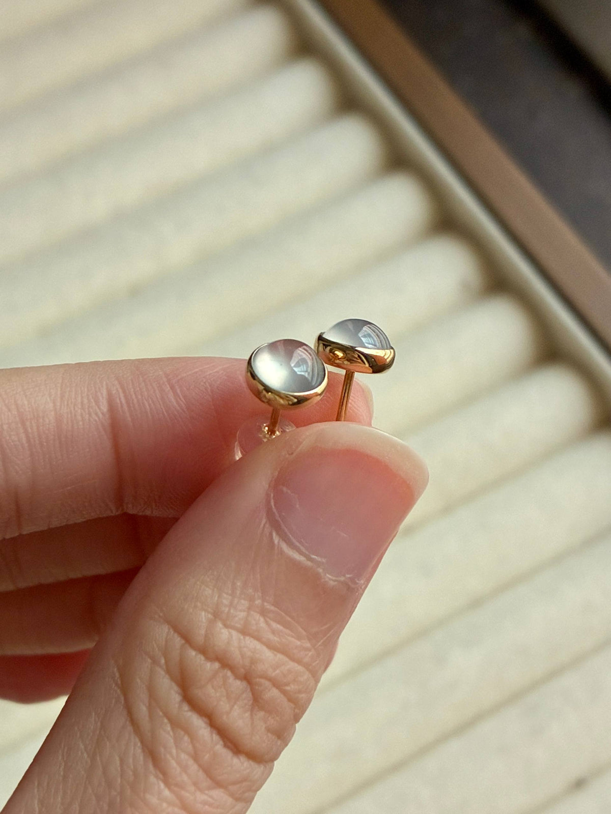 18K Glowy Minimalist Bubble Cabochon Studs (6mm)