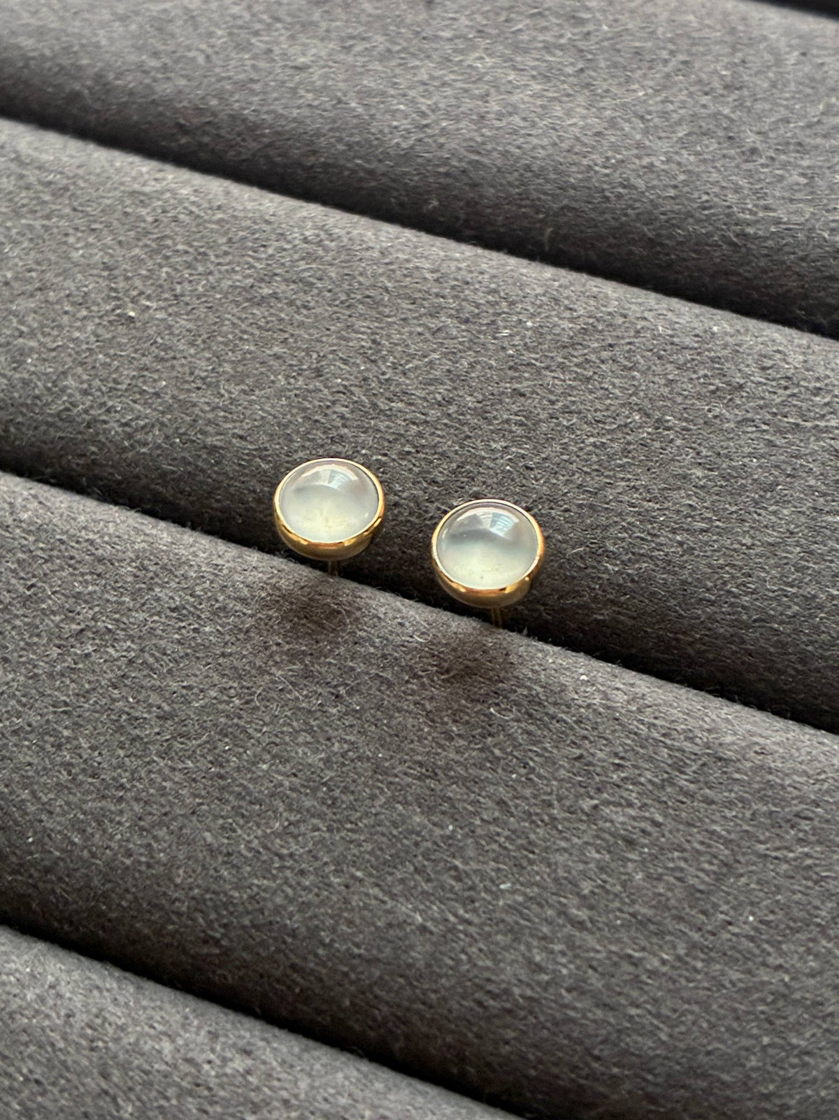 18K Glowy Minimalist Bubble Cabochon Studs (6mm)