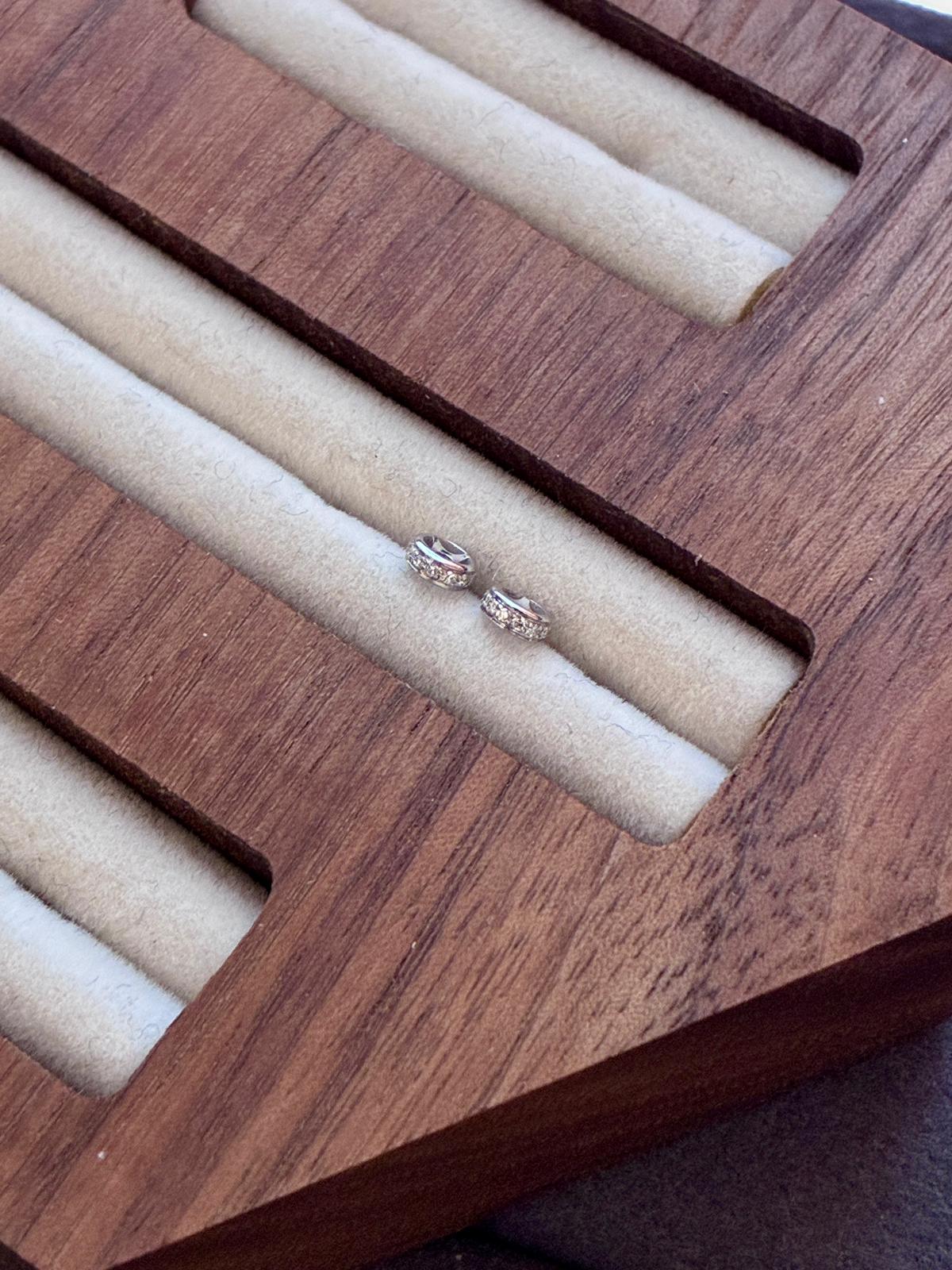 18K Gold with Natural Diamond Spacers (S/M)