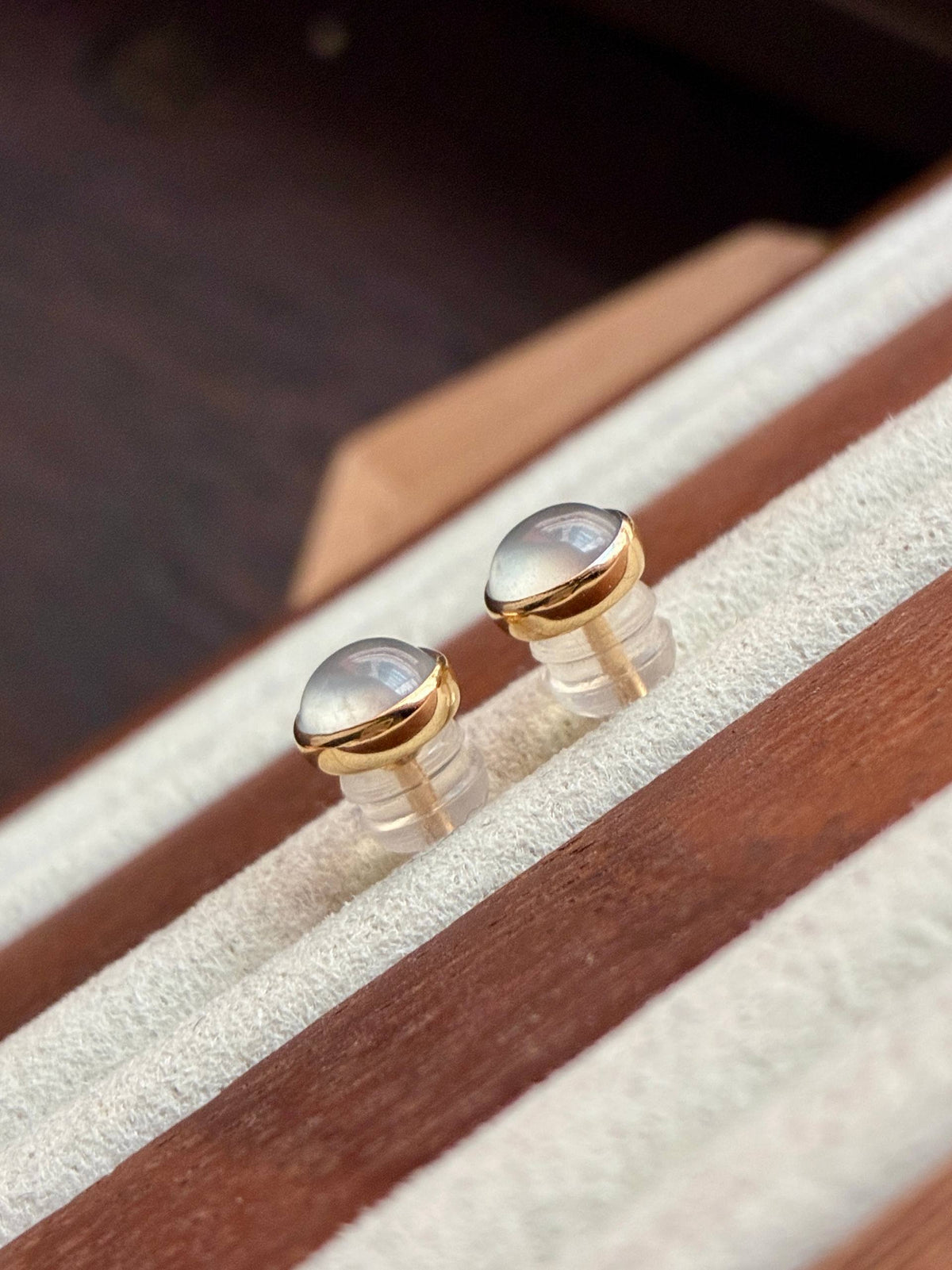 18K Glowy Minimalist Bubble Cabochon Studs (6mm)