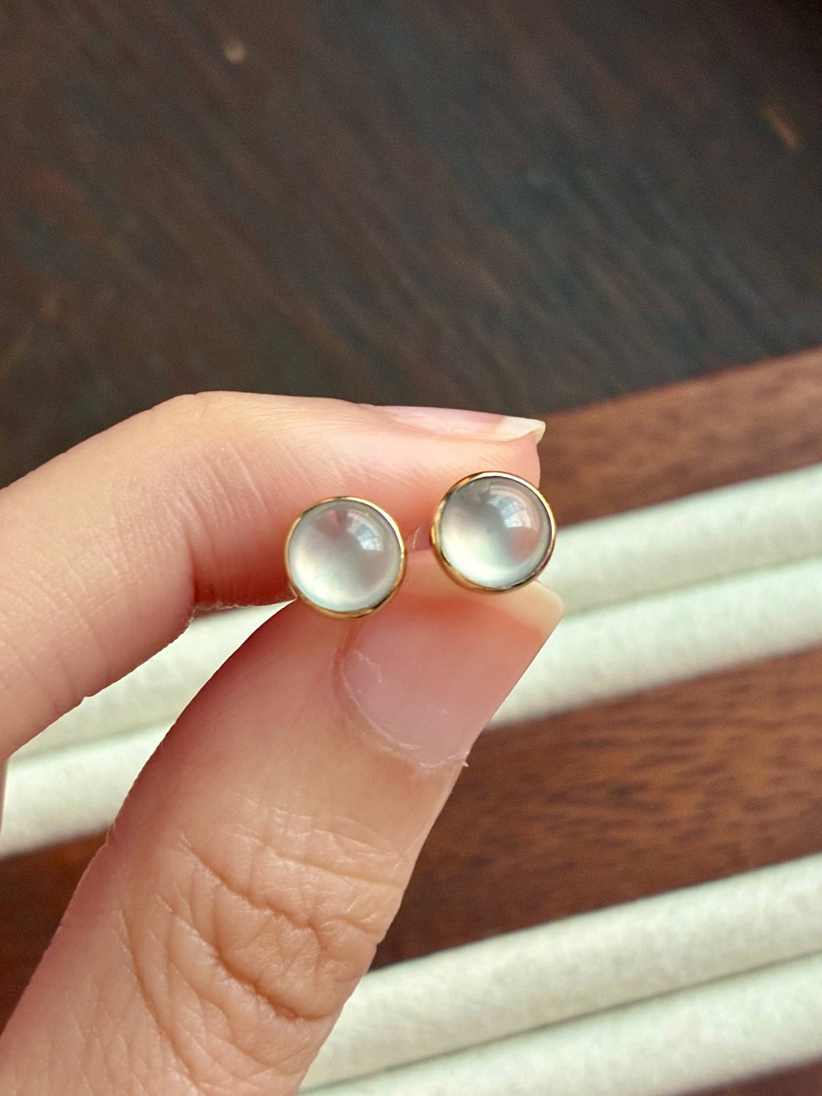 18K Glowy Minimalist Bubble Cabochon Studs (6mm)