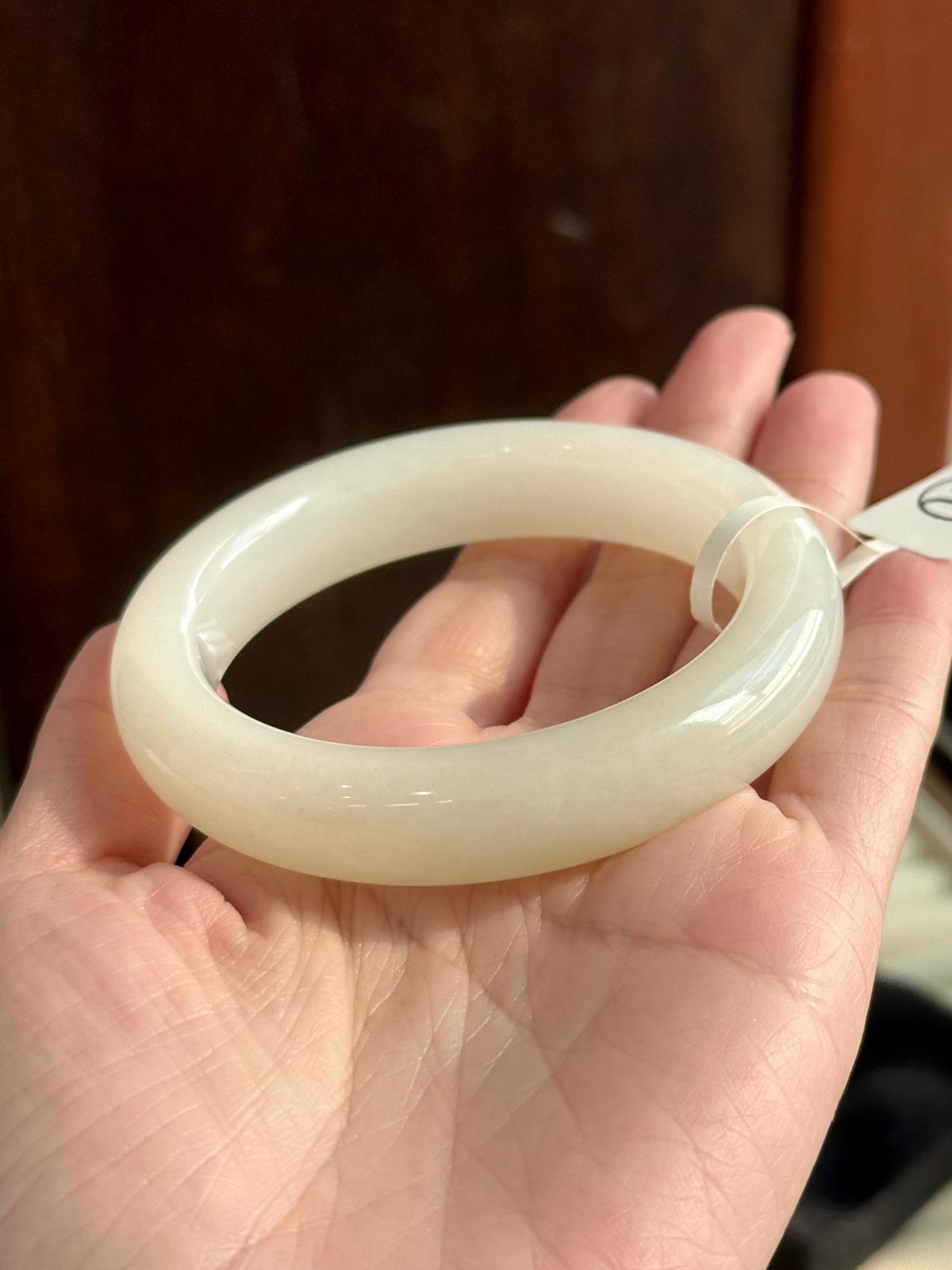 55.0mm Nephrite Mutton Fat White Bangle