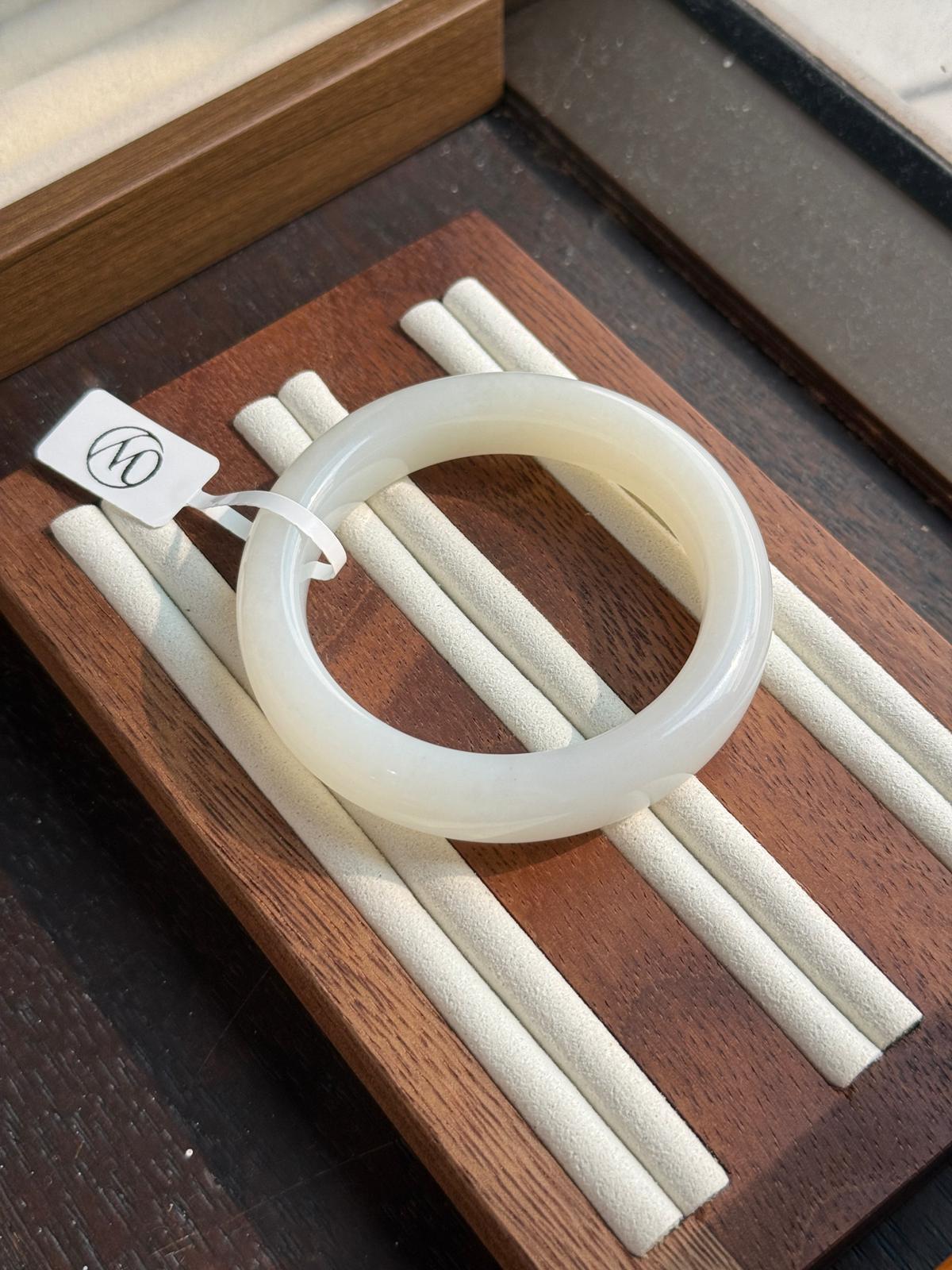 55.0mm Nephrite Mutton Fat White Bangle – YW Fine Jade