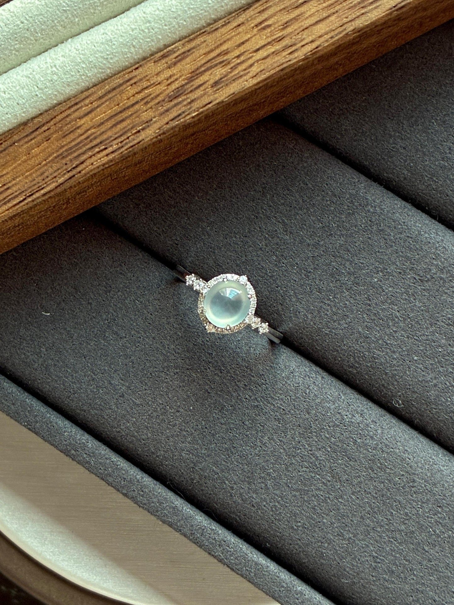 18K Sunburst Halo Ring (Glassy Variety)