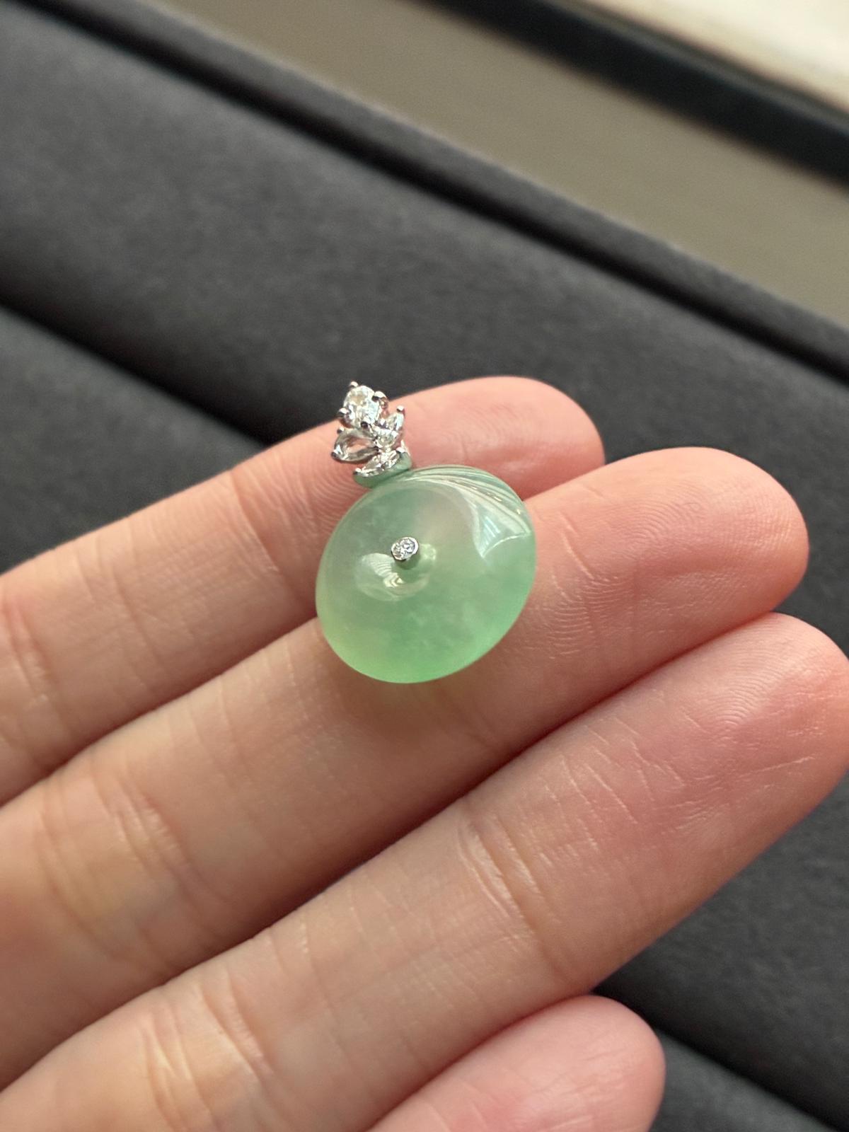 18K Icy Sweet Apple Green Donut (Rare!)