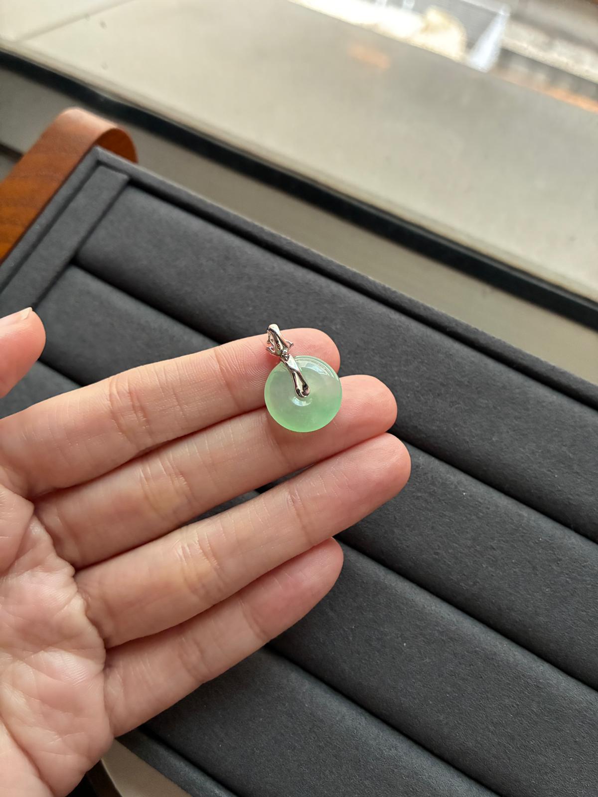 18K Icy Sweet Apple Green Donut (Rare!)