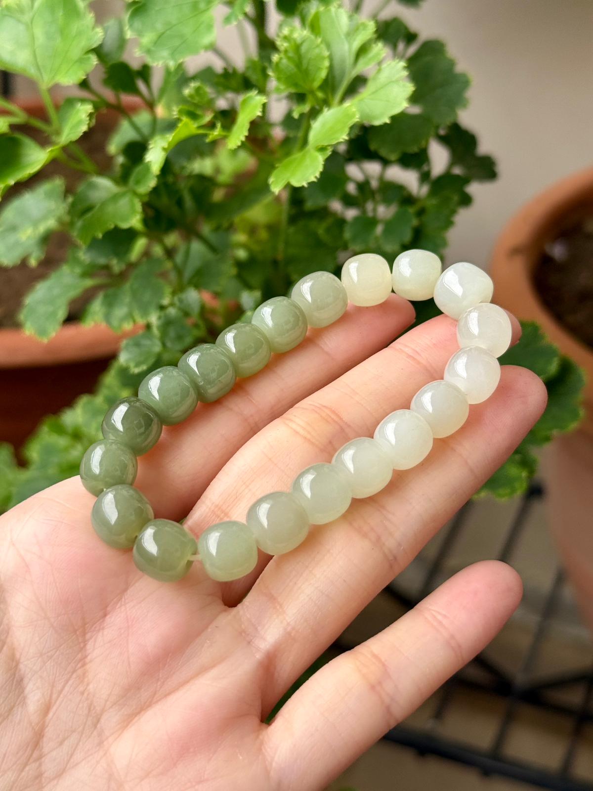 10mm Nephrite Jade Gradient Barrel Bracelet