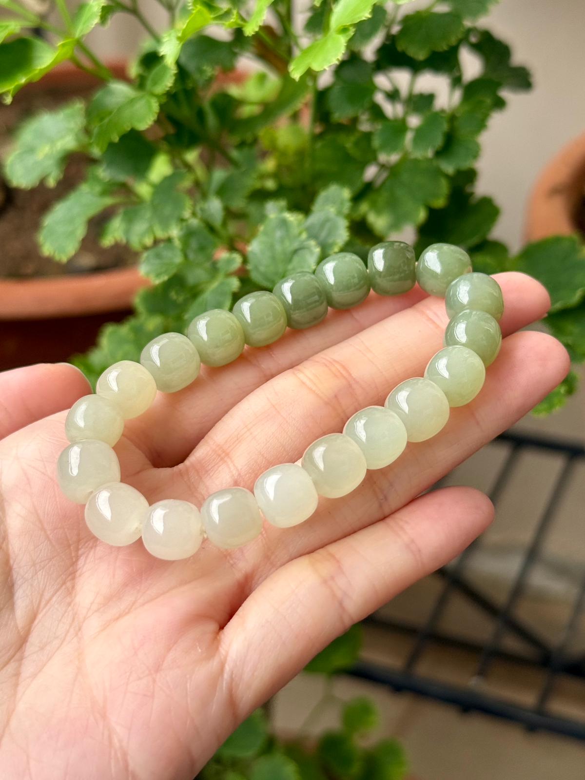 10mm Nephrite Jade Gradient Barrel Bracelet