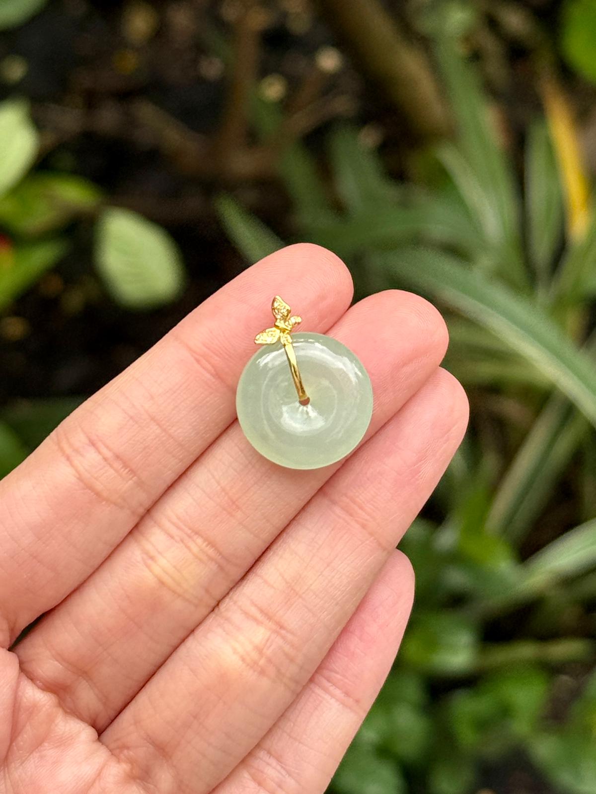 18K Icy Spring Green Donut Pendant