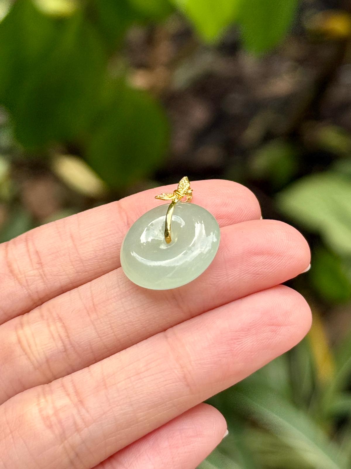 18K Icy Spring Green Donut Pendant