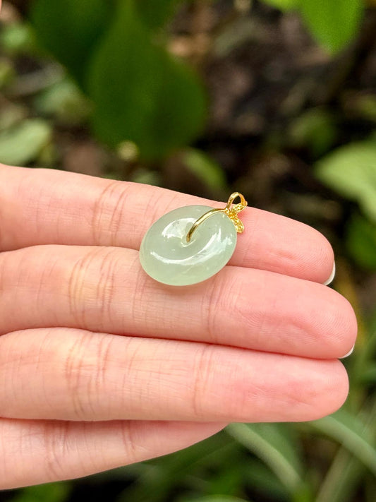 18K Icy Spring Green Donut Pendant