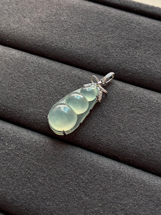 18K Glowy Lucky Bean in Faint Green