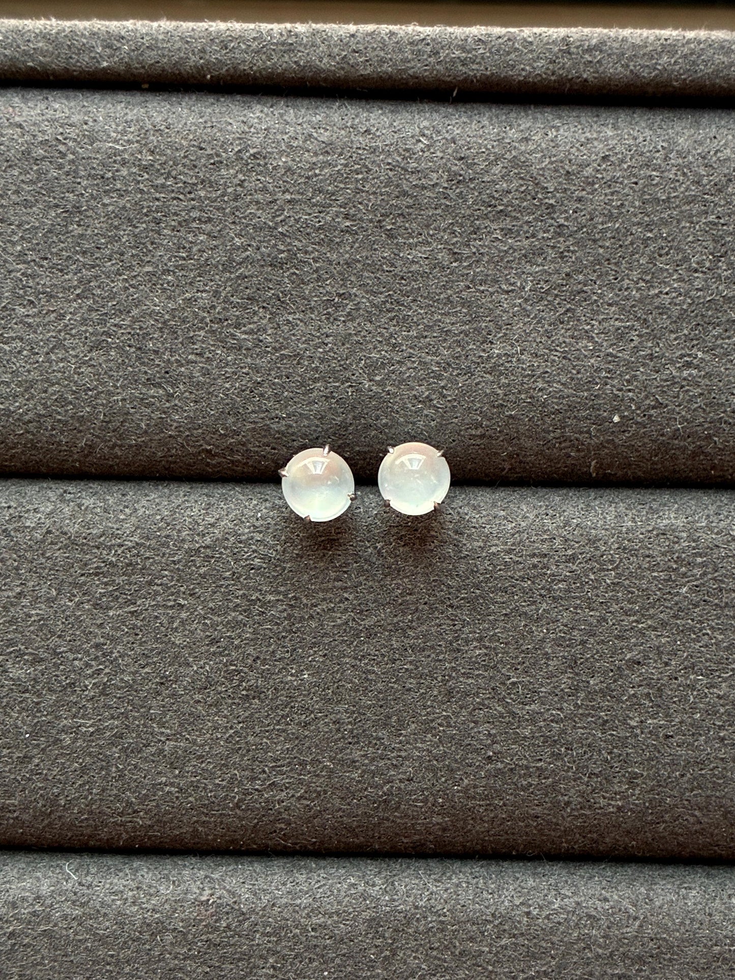 18K Glowy Cabochon Studs (5mm)