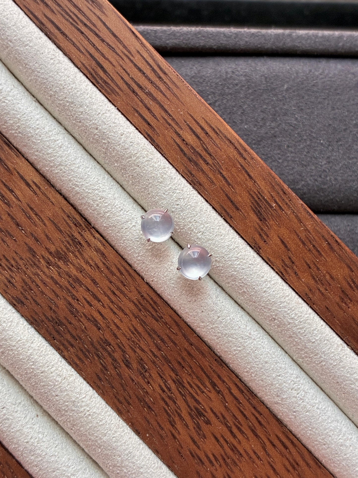 18K Glowy Cabochon Studs (5mm)