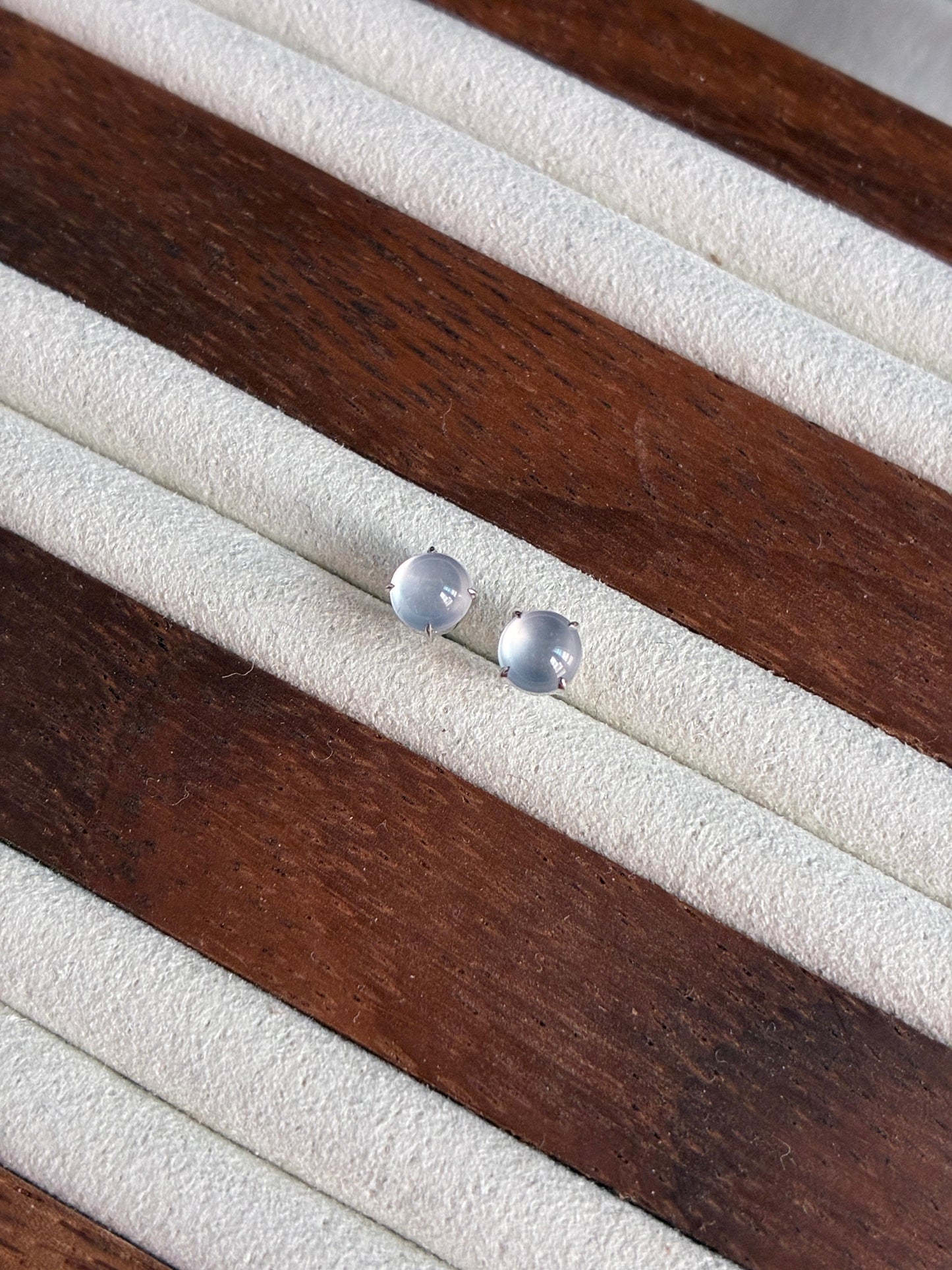 18K Glowy Cabochon Studs (5mm)