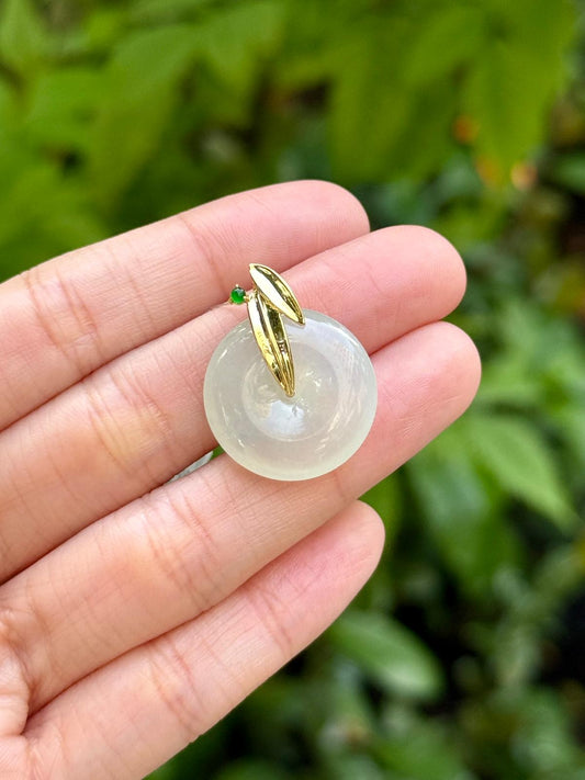 18K Icy Pear Donut Leaf Pendant (2cm)