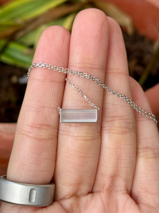 18K Glowy Bar Necklace in White Gold