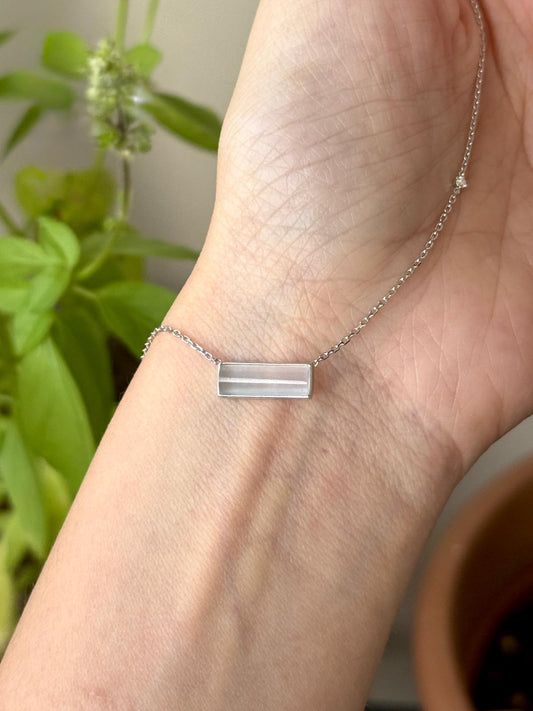 18K Glowy Bar Necklace in White Gold