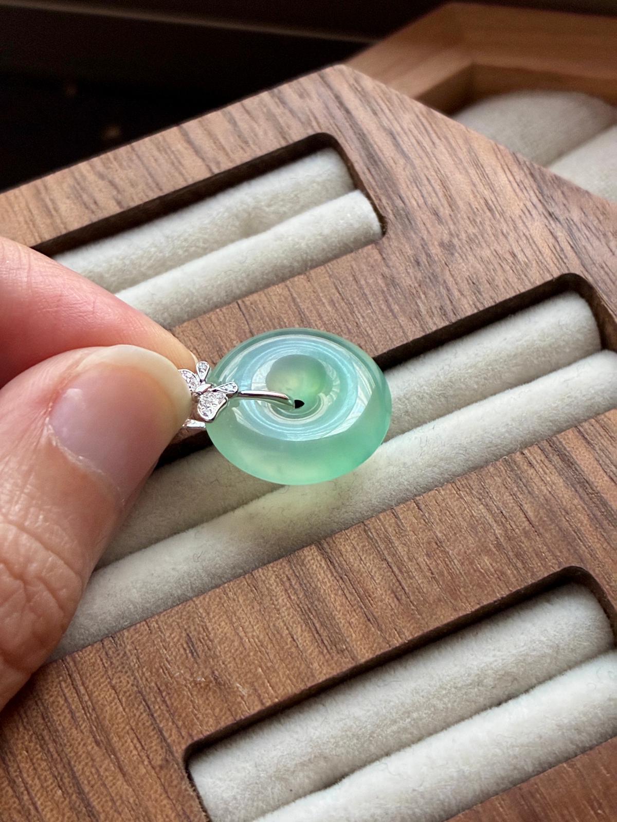 18K Icy Muna Apple Green Donut with Butterfly