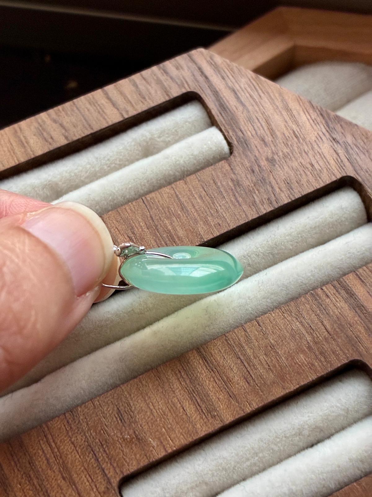 18K Icy Muna Apple Green Donut with Butterfly