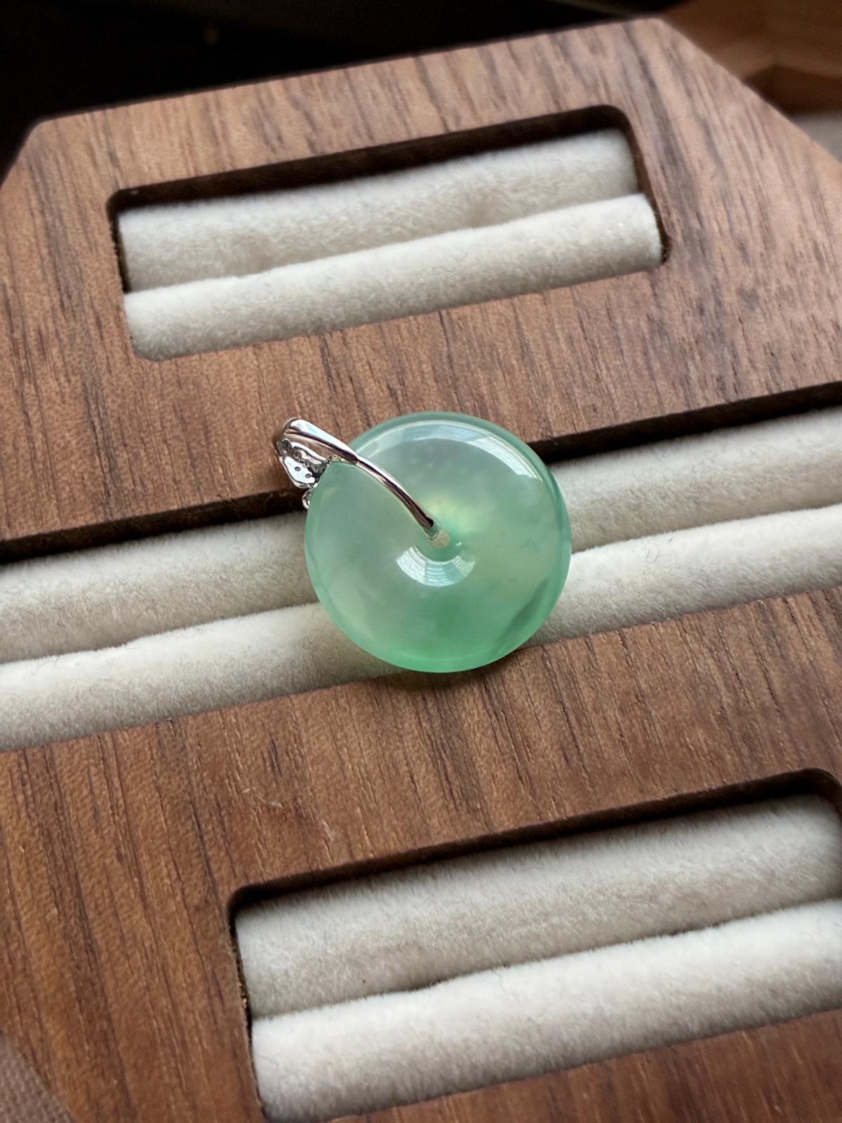 18K Icy Muna Apple Green Donut with Butterfly