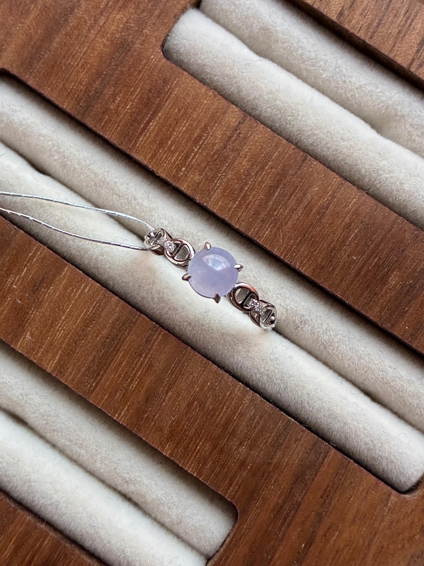 18K Glowy Lilac Chain Ring